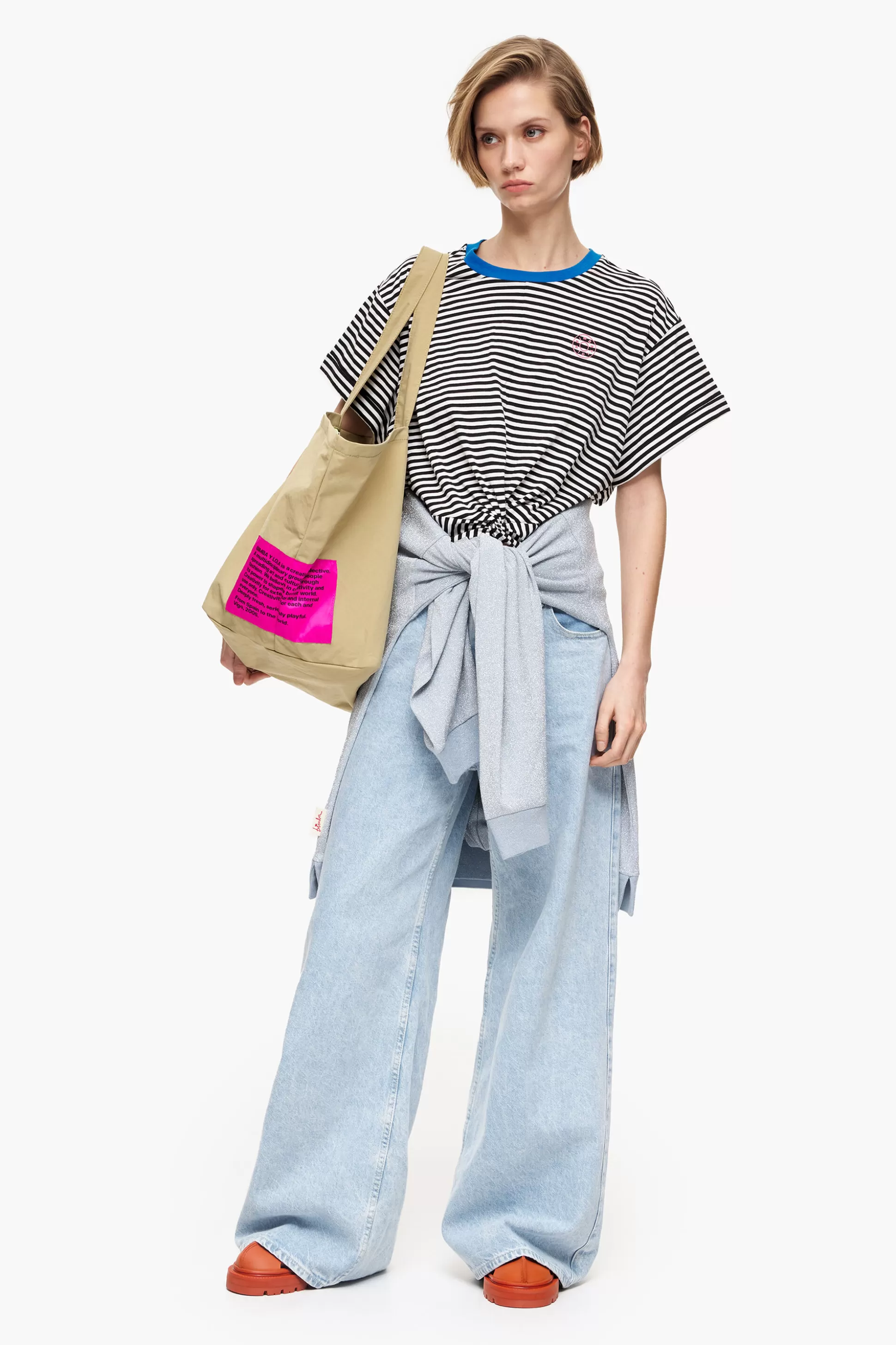 tshirt_no_boxy_preta_e_branca_5.webp Best Sale BIMBA Y LOLA T-Shirt No Boxy Preta E Branca Black